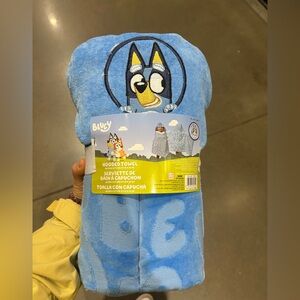 NWT Licensed Bluey Hooded bath Towel